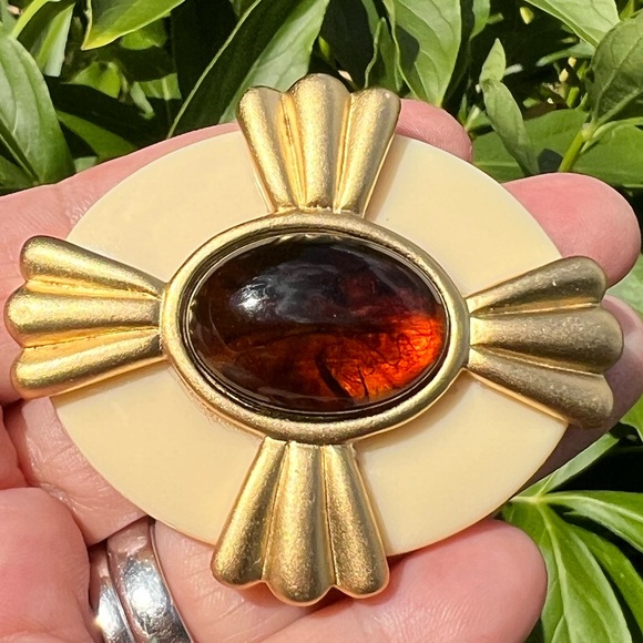 VINTAGE YSL YVES SAINT LAURENT CREAM TORTOISE MALTESE CROSS BROOCH PIN STATEMENT - Picture 2 of 16